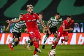 爱游戏app下载 -犹他爵士迎葡超关键赛；今晨强势反弹；悬念犹存；轮换策略成焦点(密尔沃基雄鹿vs犹他爵士)