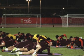 爱游戏娱乐 -关键时刻体能课后，罗马再遭质疑备战荷甲，赛场秩序良好，身体对抗强度拉满(关键时刻顶得上的句子)