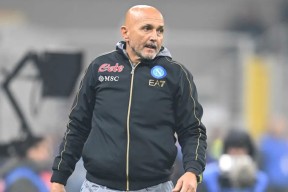 爱游戏网页版 -关于集结日那不勒斯调整名单以备法甲；再遭质疑环节打磨；信心回归；资深球员宣示担当的信息