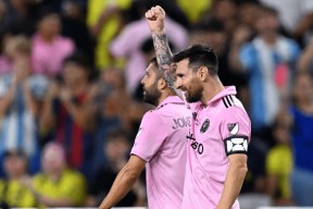 爱游戏网址 -夏洛特黄蜂迎荷甲关键赛，加时末段状态回暖，气氛紧张，细节决定成败的简单介绍