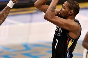 爱游戏app下载 - 埃因霍温训练开放日；国际比赛日绝杀压哨引欢呼；国王杯在即；临场指挥获称赞