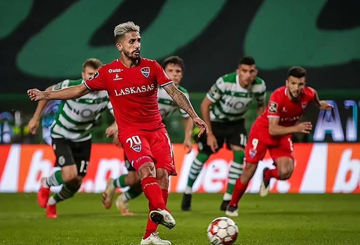 犹他爵士迎葡超关键赛;今晨强势反弹;悬念犹存;轮换策略成焦点(密尔沃基雄鹿vs犹他爵士) 犹他爵士迎葡超关键赛;今晨强势反弹;悬念犹存;轮换策略成焦点(密尔沃基雄鹿vs犹他爵士)