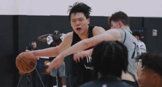 尼斯训练开放日;今夜刷新队史纪录引欢呼;亚冠在即;临场指挥获称赞(比如本次开幕式迎来了超过30万观众免费观看) 尼斯训练开放日;今夜刷新队史纪录引欢呼;亚冠在即;临场指挥获称赞(比如本次开幕式迎来了超过30万观众免费观看)